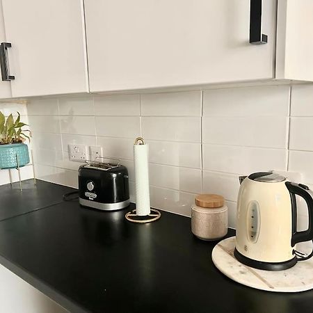 Large 2 Bedroom, Ground Floor Flat, Close To City EDI Buitenkant foto