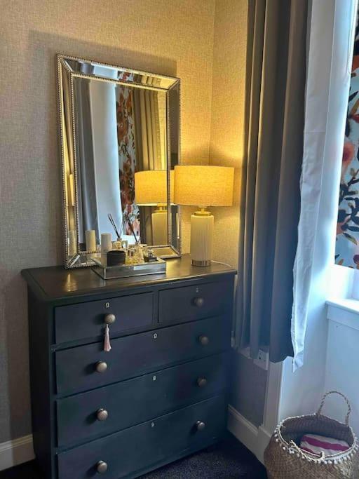 Large 2 Bedroom, Ground Floor Flat, Close To City EDI Buitenkant foto