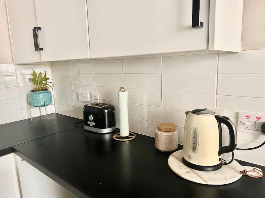 Large 2 Bedroom, Ground Floor Flat, Close To City EDI Buitenkant foto