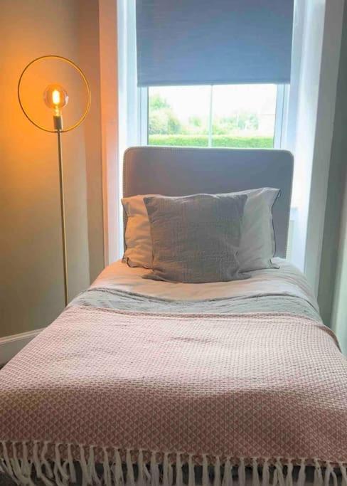 Large 2 Bedroom, Ground Floor Flat, Close To City EDI Buitenkant foto
