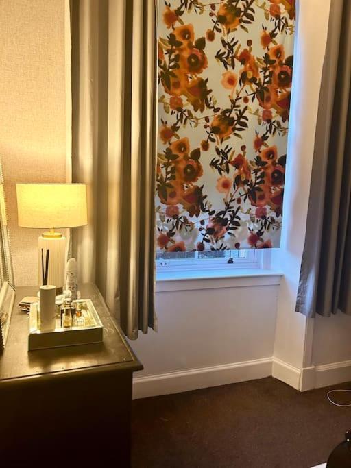Large 2 Bedroom, Ground Floor Flat, Close To City EDI Buitenkant foto