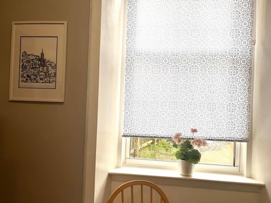 Large 2 Bedroom, Ground Floor Flat, Close To City EDI Buitenkant foto